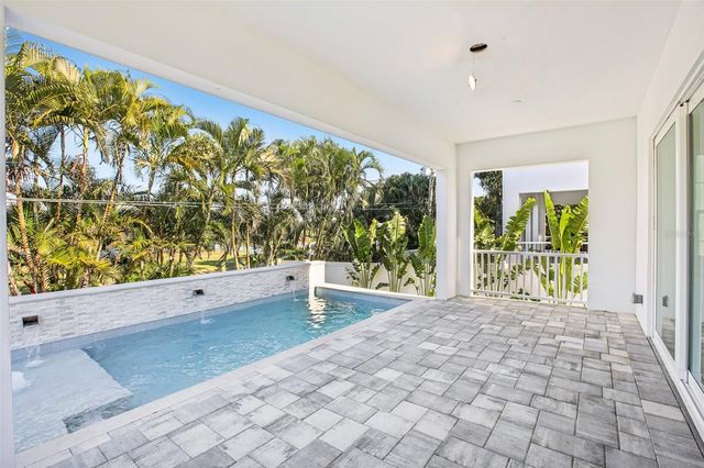 126 RICARDO WAY NE, St Petersburg, FL 33704