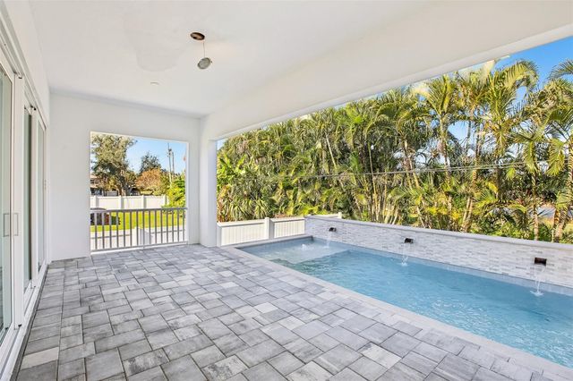 126 RICARDO WAY NE, St Petersburg, FL 33704