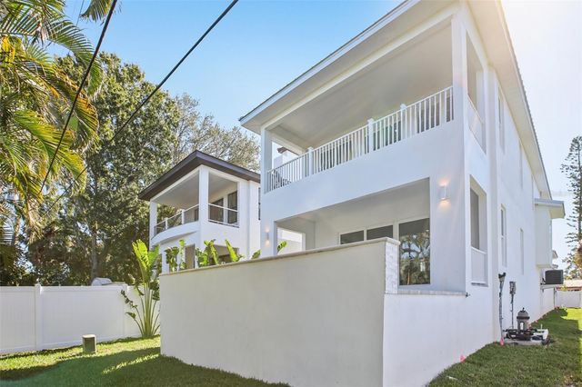 126 RICARDO WAY NE, St Petersburg, FL 33704