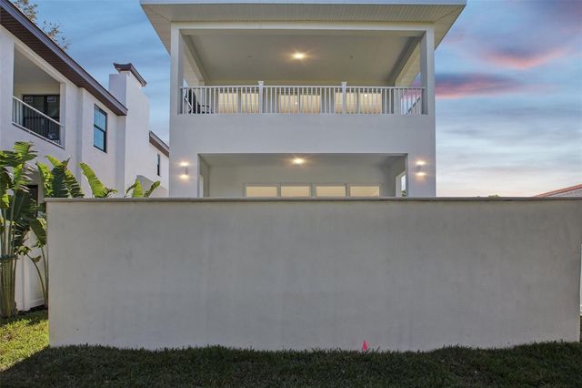 126 RICARDO WAY NE, St Petersburg, FL 33704
