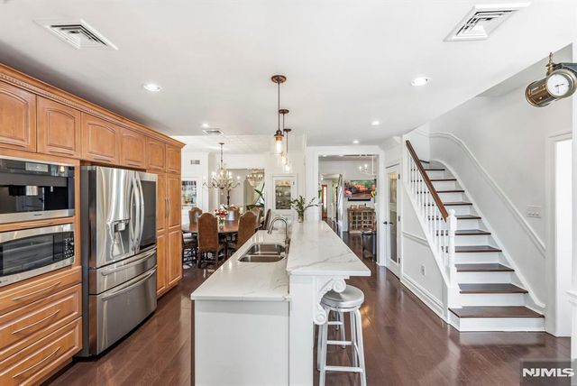 209 W Passaic Avenue, Rutherford, NJ 07070