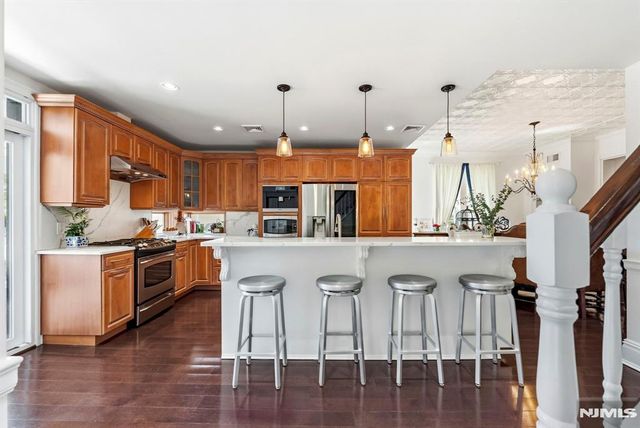 209 W Passaic Avenue, Rutherford, NJ 07070