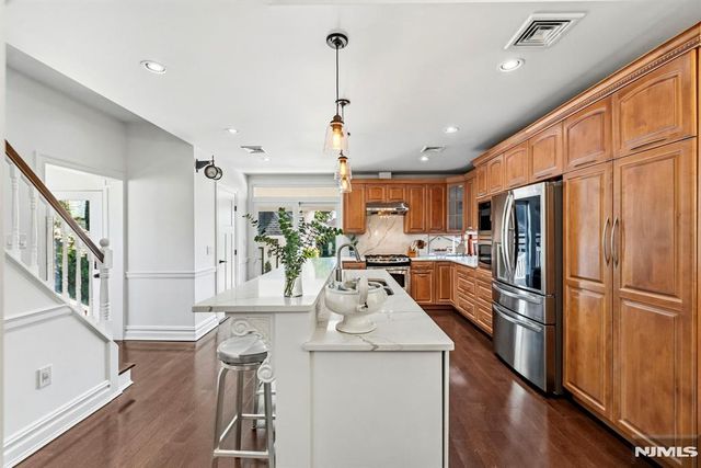 209 W Passaic Avenue, Rutherford, NJ 07070