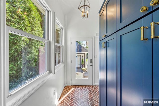 209 W Passaic Avenue, Rutherford, NJ 07070