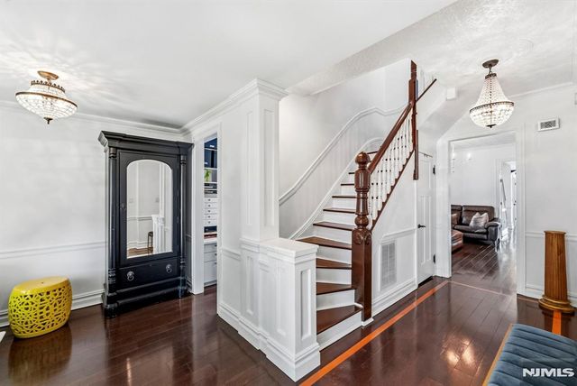 209 W Passaic Avenue, Rutherford, NJ 07070