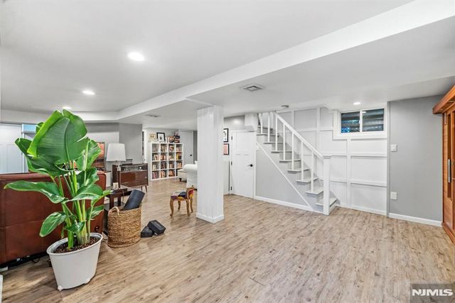 209 W Passaic Avenue, Rutherford, NJ 07070