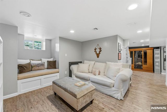 209 W Passaic Avenue, Rutherford, NJ 07070