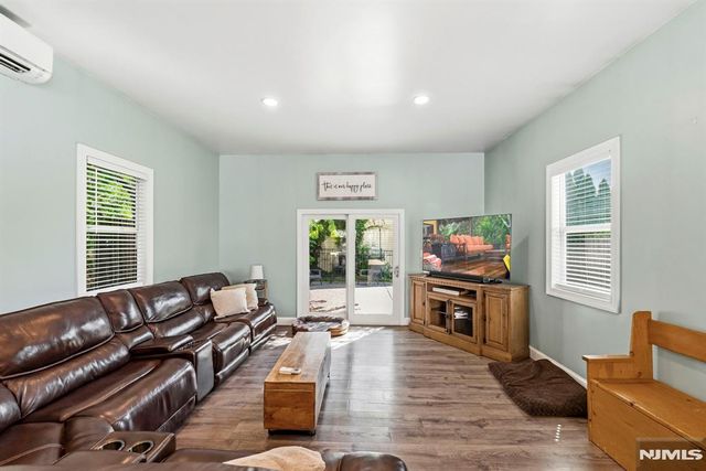 209 W Passaic Avenue, Rutherford, NJ 07070