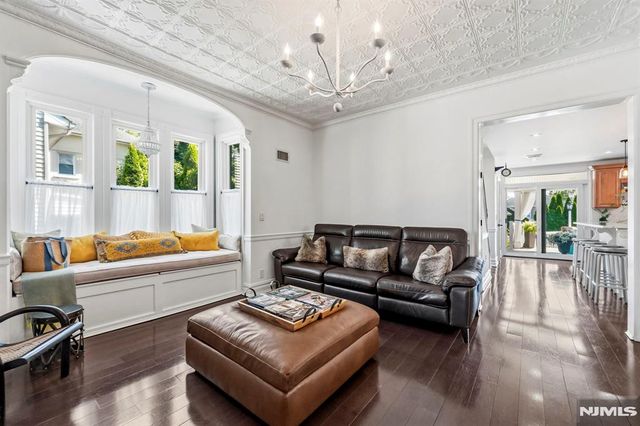 209 W Passaic Avenue, Rutherford, NJ 07070