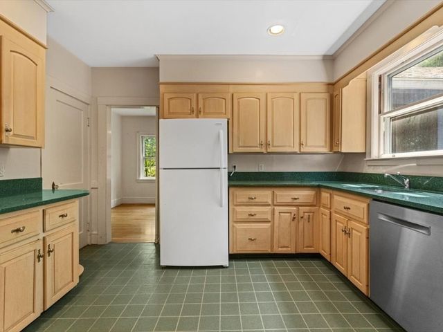 10 Park Lane, Walpole, MA 02032