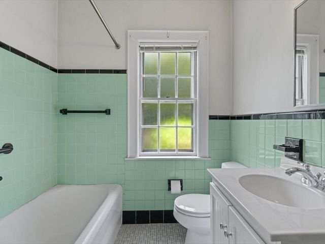 10 Park Lane, Walpole, MA 02032