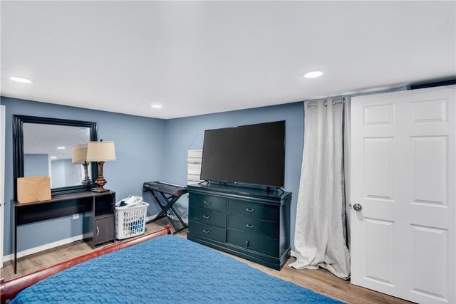 70 Glenwood Avenue, Cranston, RI 02910