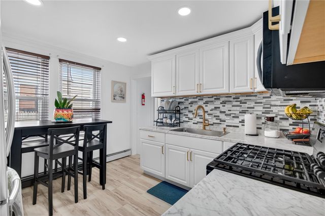 70 Glenwood Avenue, Cranston, RI 02910