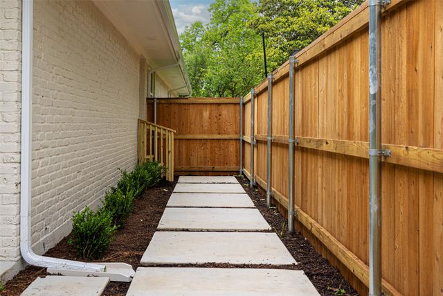 10817 Caprock Circle, Dallas, TX 75218