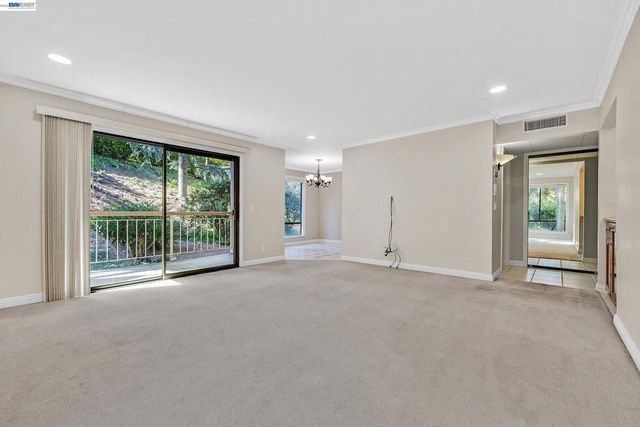 310 N Civic Dr 101, Walnut Creek, CA 94596