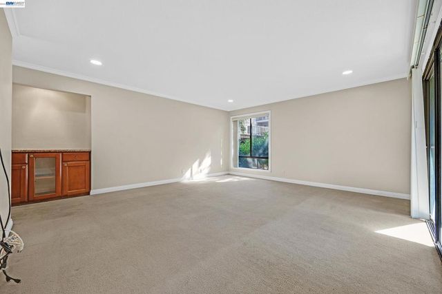 310 N Civic Dr 101, Walnut Creek, CA 94596