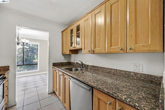 310 N Civic Dr 101, Walnut Creek, CA 94596
