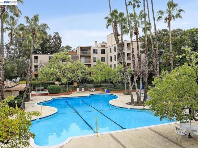 310 N Civic Dr 101, Walnut Creek, CA 94596