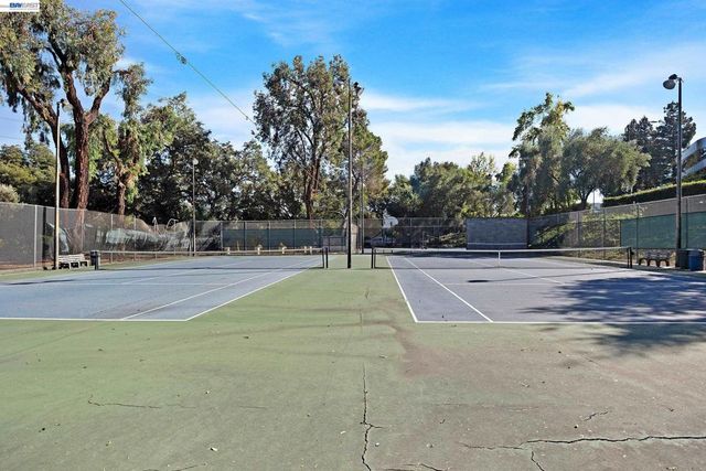310 N Civic Dr 101, Walnut Creek, CA 94596