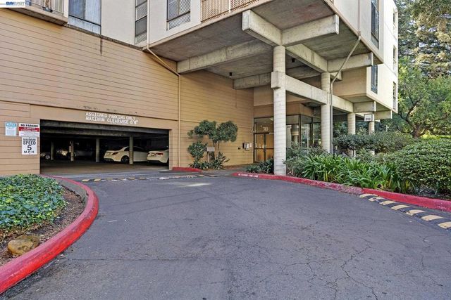 310 N Civic Dr 101, Walnut Creek, CA 94596