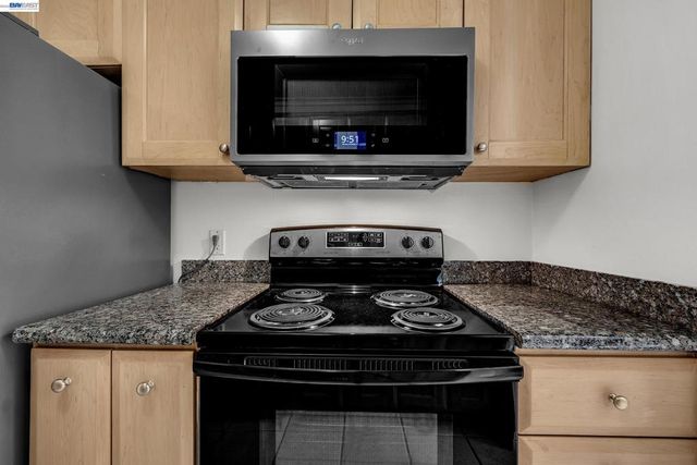 310 N Civic Dr 101, Walnut Creek, CA 94596