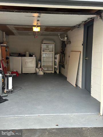 1423 RAINER RD, Brookhaven, PA 19015