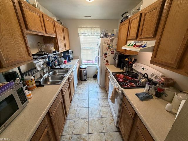 565 Peregrine ST, Virginia Beach, VA 23462