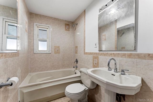 712 Park Avenue, Uniondale, NY 11553