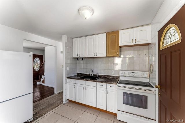 712 Park Avenue, Uniondale, NY 11553