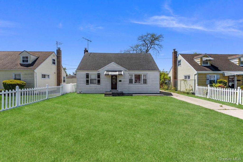 712 Park Avenue, Uniondale, NY 11553