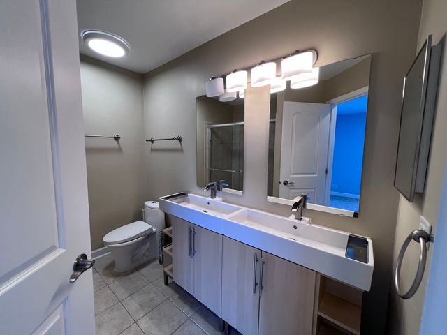 2106 W Concord Lane 2106, Addison, IL 60101