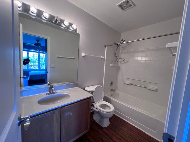 2106 W Concord Lane 2106, Addison, IL 60101