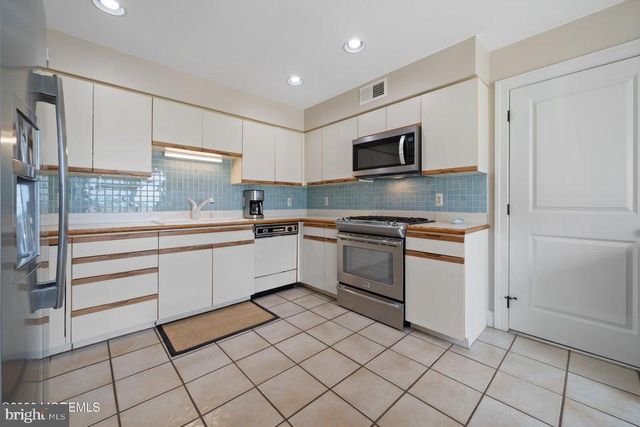 1036 MONTAUK DR, Forked River, NJ 08731