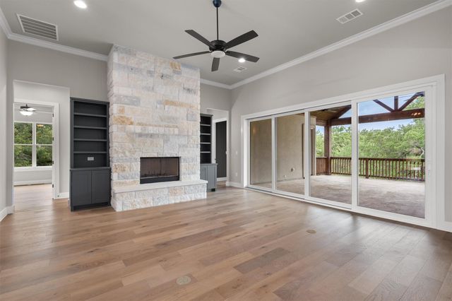 302 Highland Spring LN, Georgetown, TX 78633