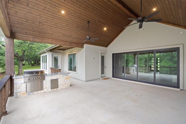 302 Highland Spring LN, Georgetown, TX 78633
