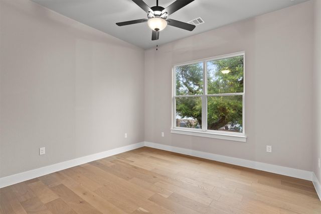 302 Highland Spring LN, Georgetown, TX 78633