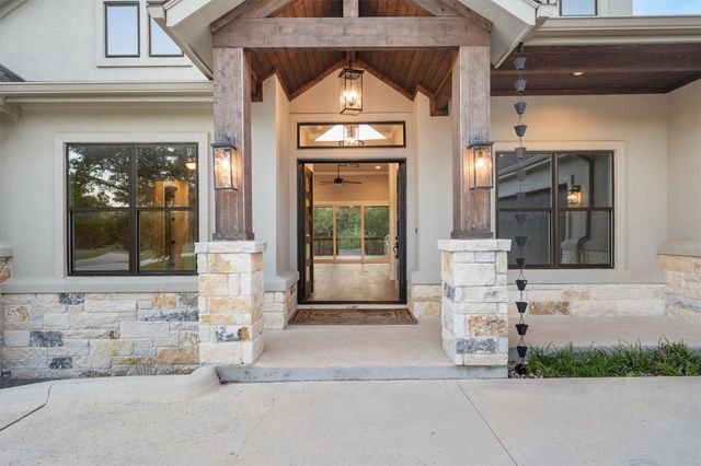 302 Highland Spring LN, Georgetown, TX 78633