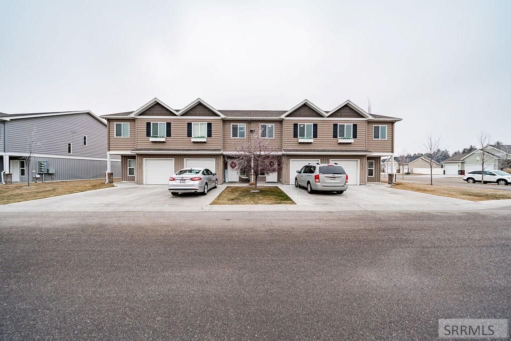 Image 2 of property listing at 2842 Murwood Street, Idaho Falls, ID 83402