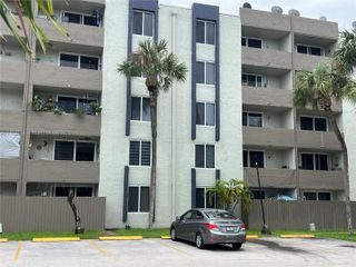 10000 NW 80th Ct 2166, Hialeah Gardens, FL 33016