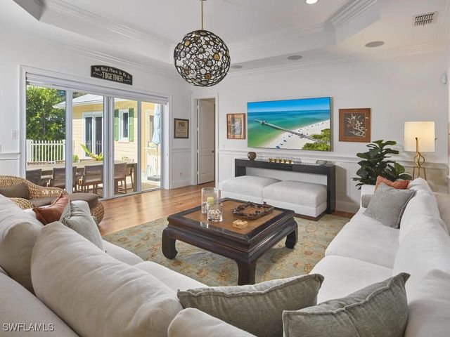 165 Broad AVE S, Naples, FL 34102