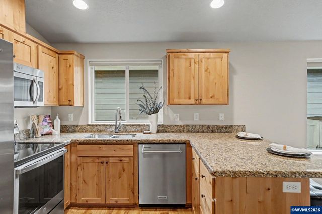 3438 Edward Dr SE, Salem, OR 97302