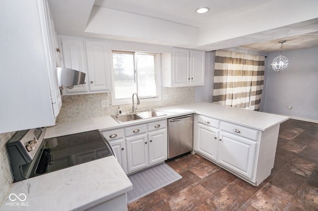 412 Woodland West Drive, Greenfield, IN 46140