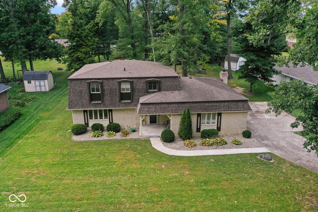 412 Woodland West Drive, Greenfield, IN 46140