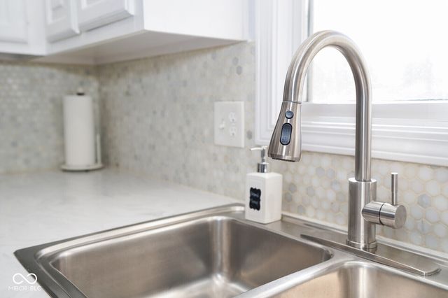 412 Woodland West Drive, Greenfield, IN 46140