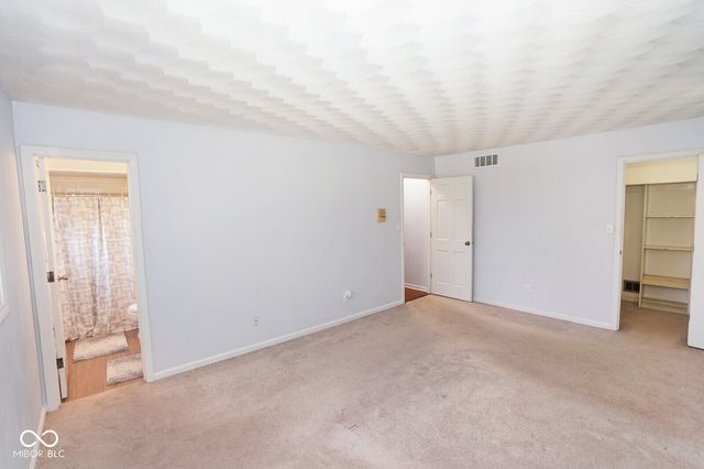 412 Woodland West Drive, Greenfield, IN 46140