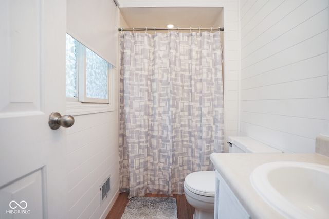 412 Woodland West Drive, Greenfield, IN 46140