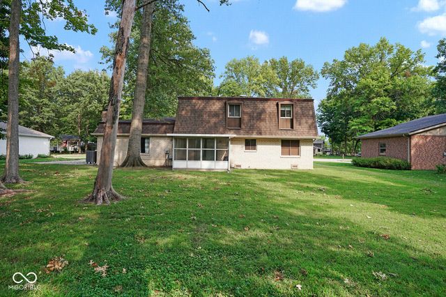 412 Woodland West Drive, Greenfield, IN 46140