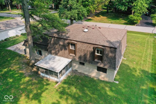 412 Woodland West Drive, Greenfield, IN 46140