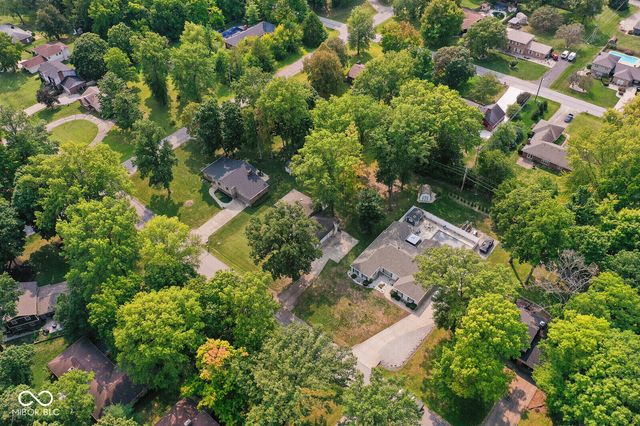 412 Woodland West Drive, Greenfield, IN 46140