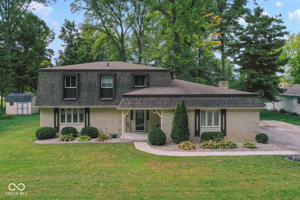 412 Woodland West Drive, Greenfield, IN 46140